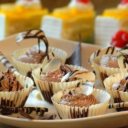 Fortune Jp Palace, Mysore - Member Itc Hotels' Group Экстерьер фото Chocolate desserts