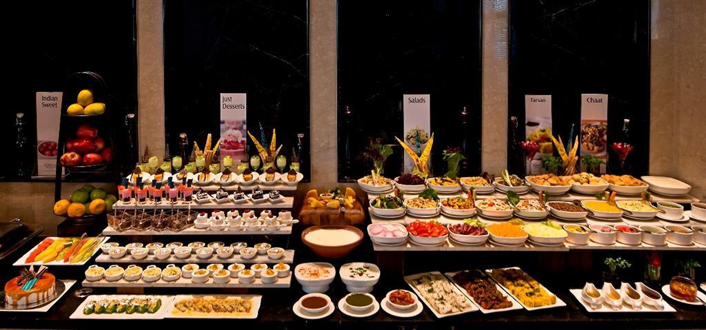 Fortune Jp Palace, Mysore - Member Itc Hotels' Group Ресторан фото A buffet at a hotel