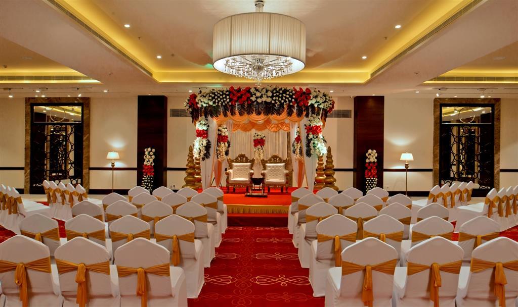 Fortune Jp Palace, Mysore - Member Itc Hotels' Group Удобства фото A wedding in India