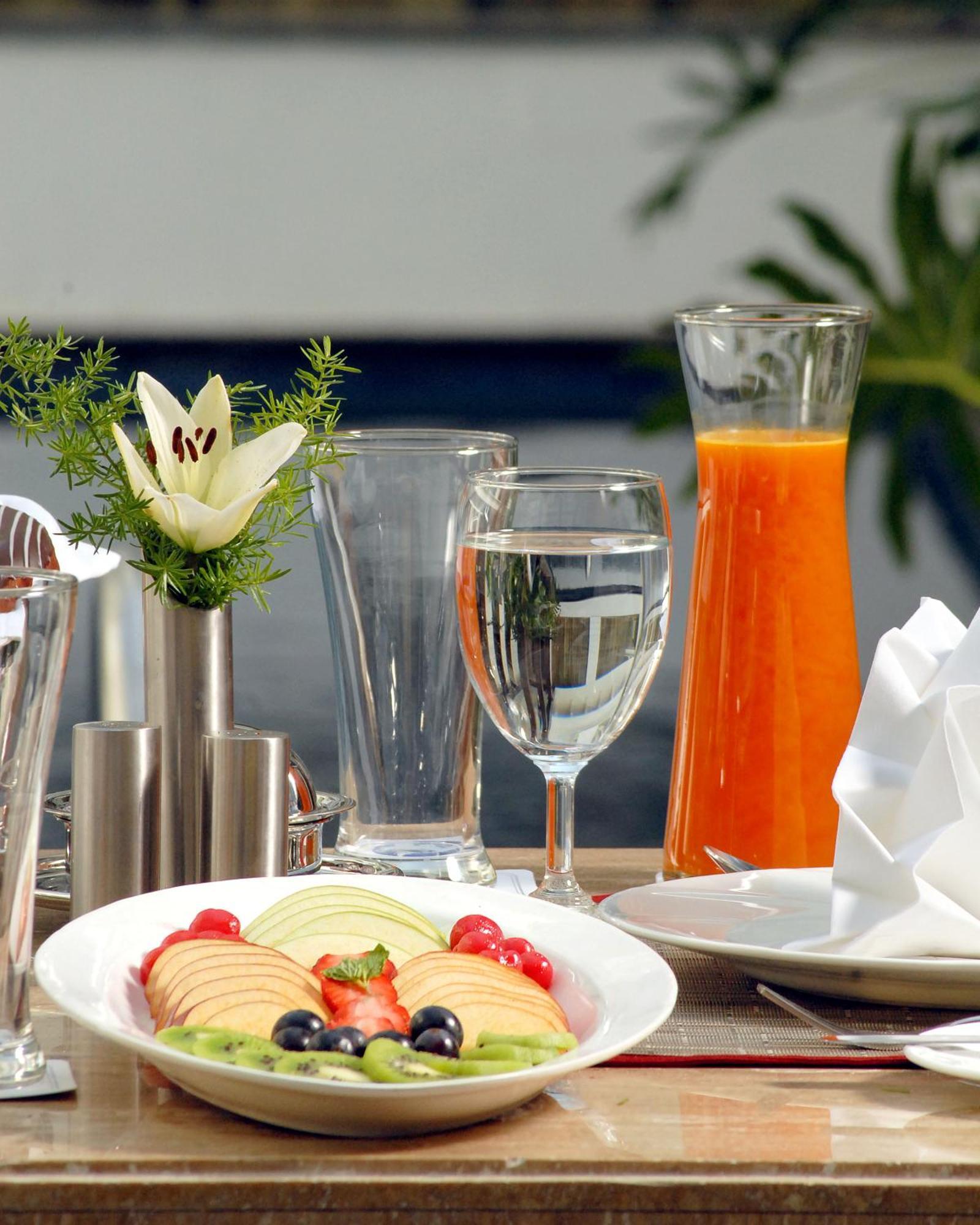 Fortune Jp Palace, Mysore - Member Itc Hotels' Group Экстерьер фото A glass of orange juice