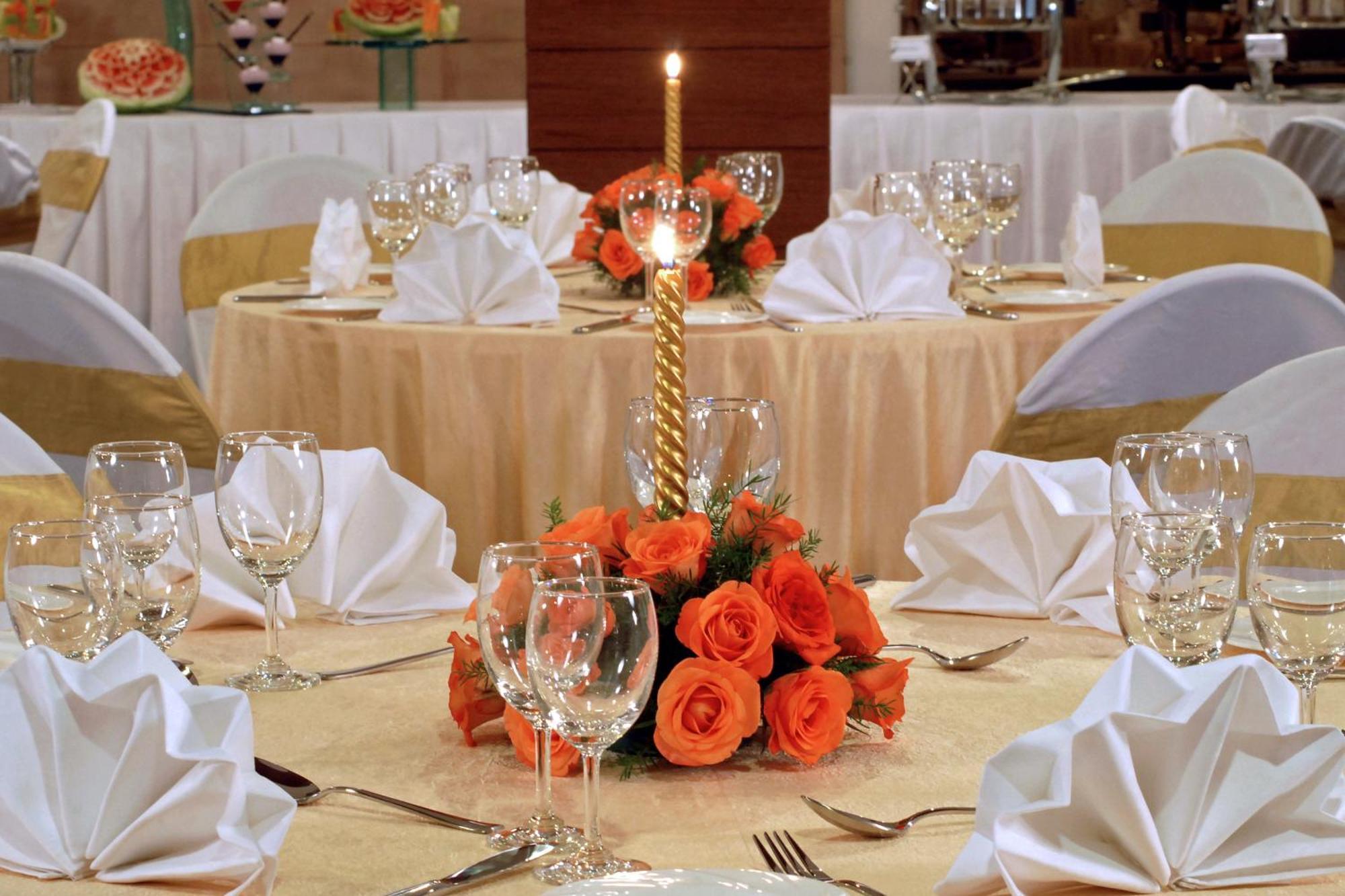 Fortune Jp Palace, Mysore - Member Itc Hotels' Group Экстерьер фото A table set for a formal dinner
