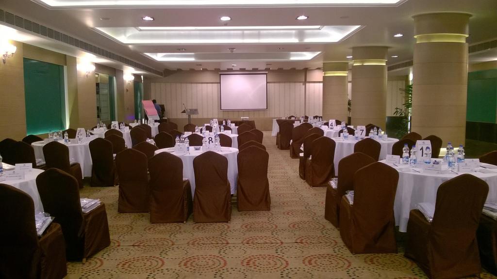 Fortune Jp Palace, Mysore - Member Itc Hotels' Group Экстерьер фото A meeting room at a hotel