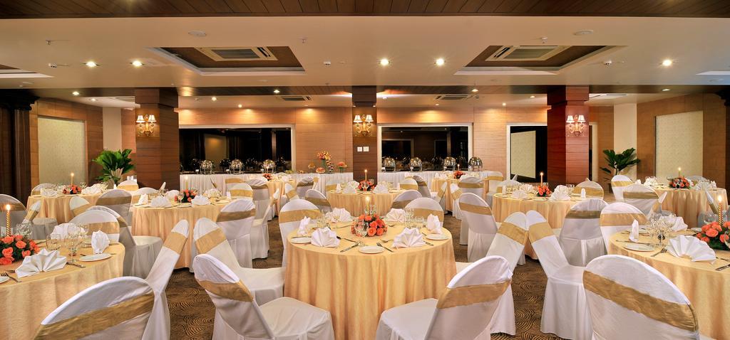 Fortune Jp Palace, Mysore - Member Itc Hotels' Group Экстерьер фото The Royal, a banquet hall at the hotel